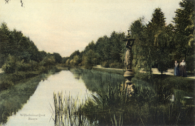 7853 Gezicht op de vijver in het Wilhelminapark te Baarn uit het oosten.